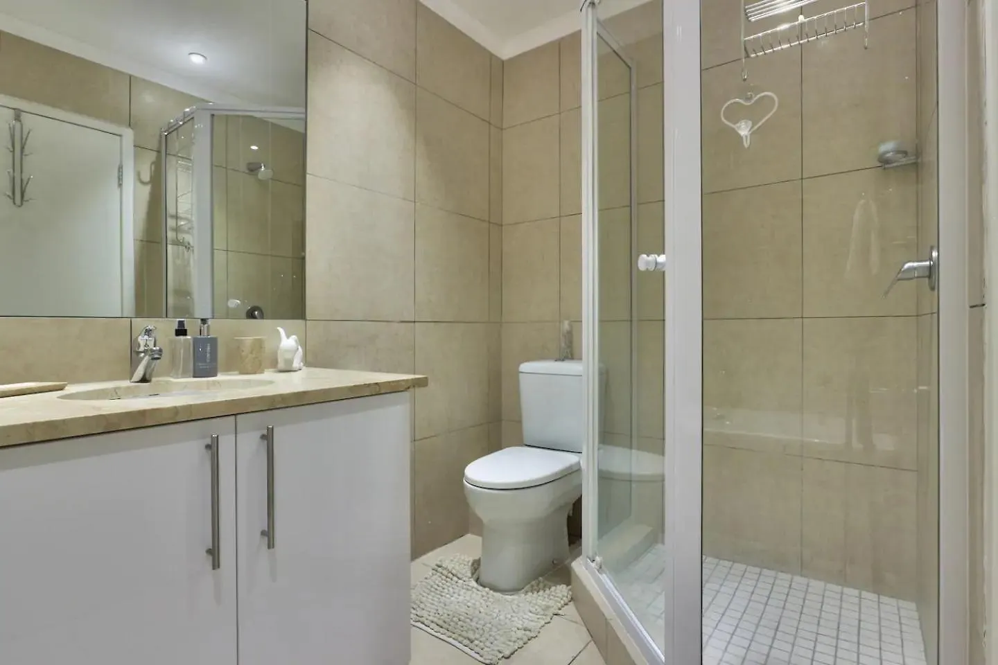 Stylish Sea-Facing Apartment With Underground Parking Le Cap