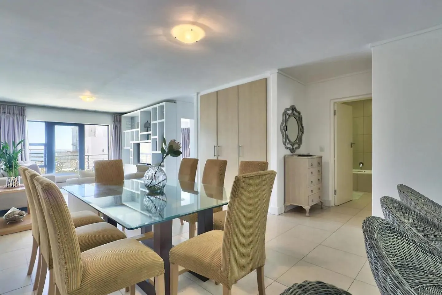 Stylish Sea-Facing Apartment With Underground Parking Le Cap 0*,  Afrique du Sud