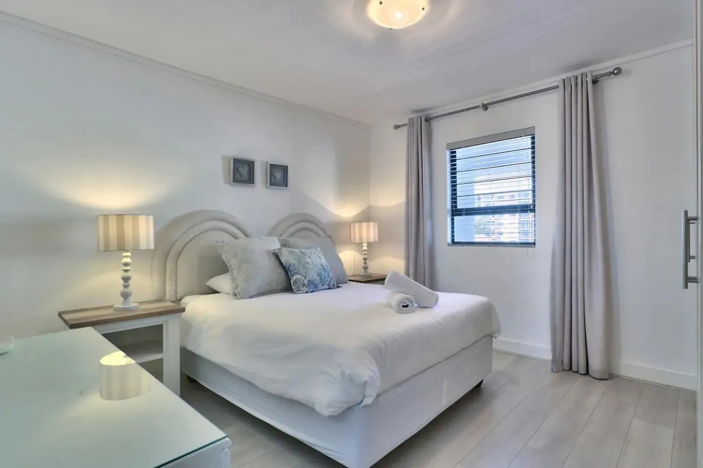 Stylish Sea-Facing Apartment With Underground Parking Le Cap